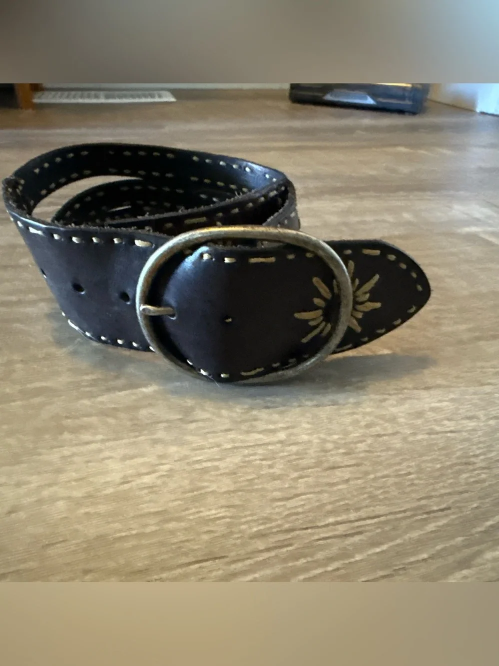 Vtg Linea Pelle belt brass, buckle med hand stitched, sunburst design brown